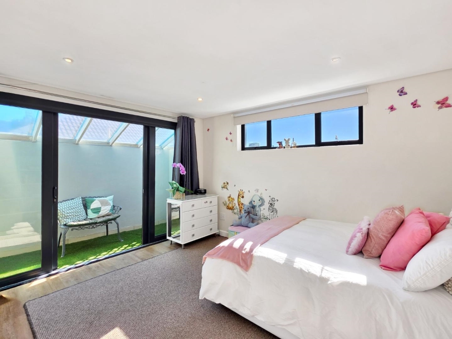 2 Bedroom Property for Sale in Sea Point Western Cape
